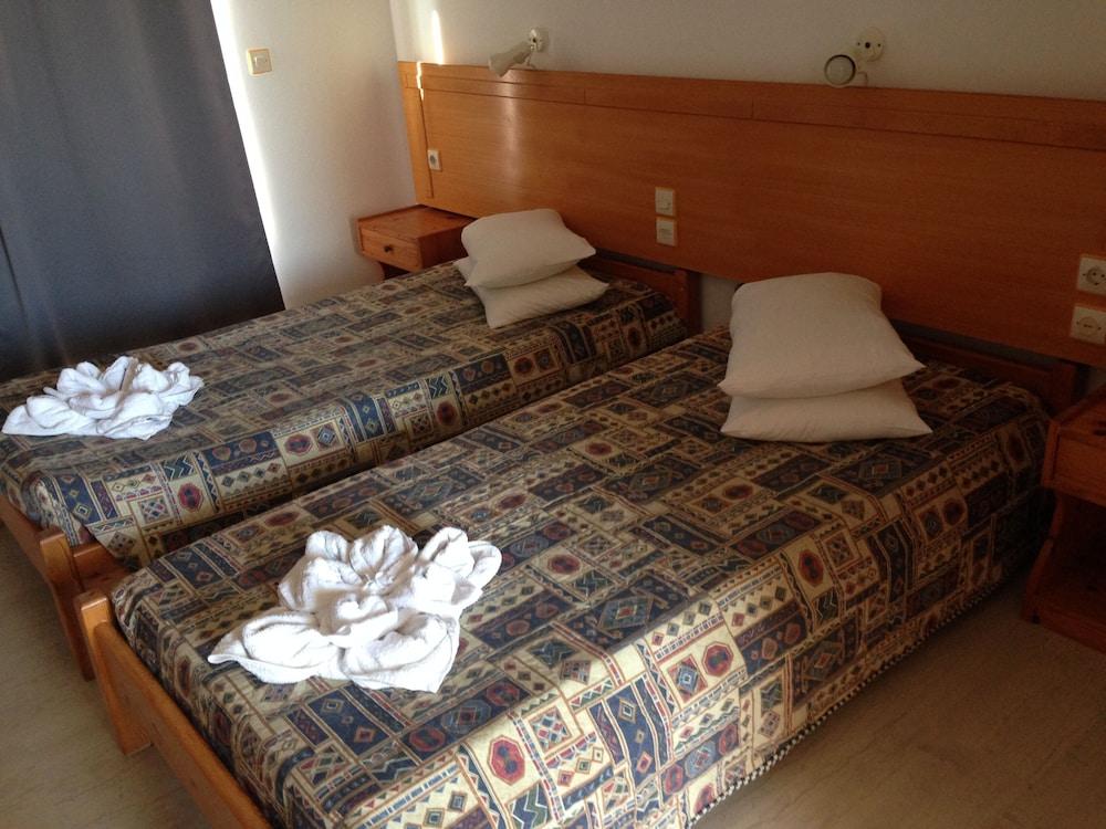 Pantheon Hotel Kéfalos Buitenkant foto